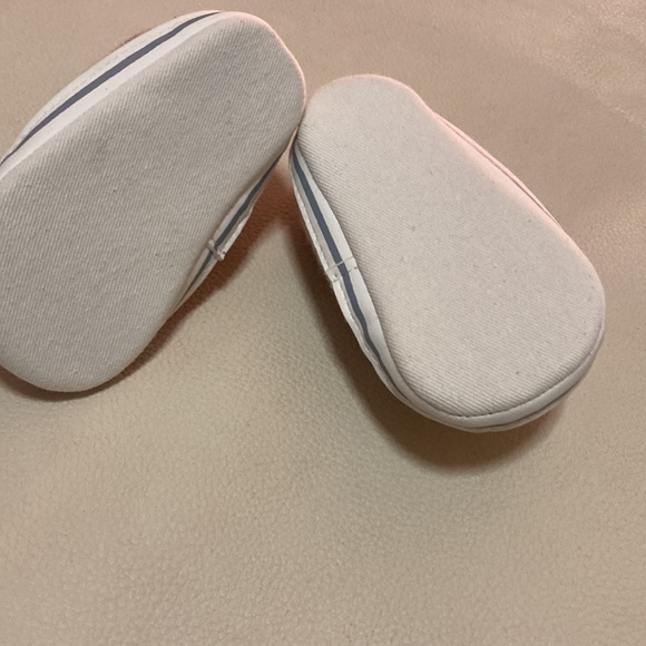 0-3 months shows for boy or baby girl gender neutral - Picture 4 of 5